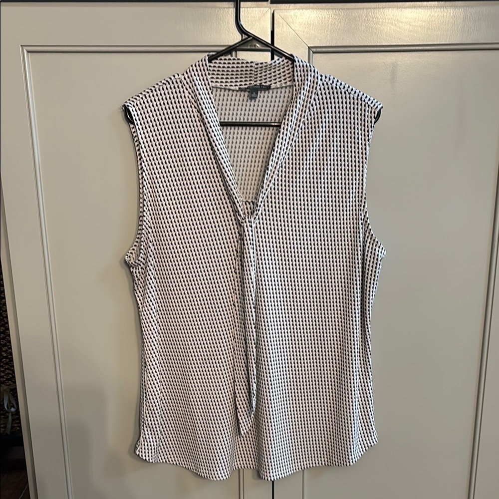 Adrianna Papell XL Black and cream Sleeveless Blouse
